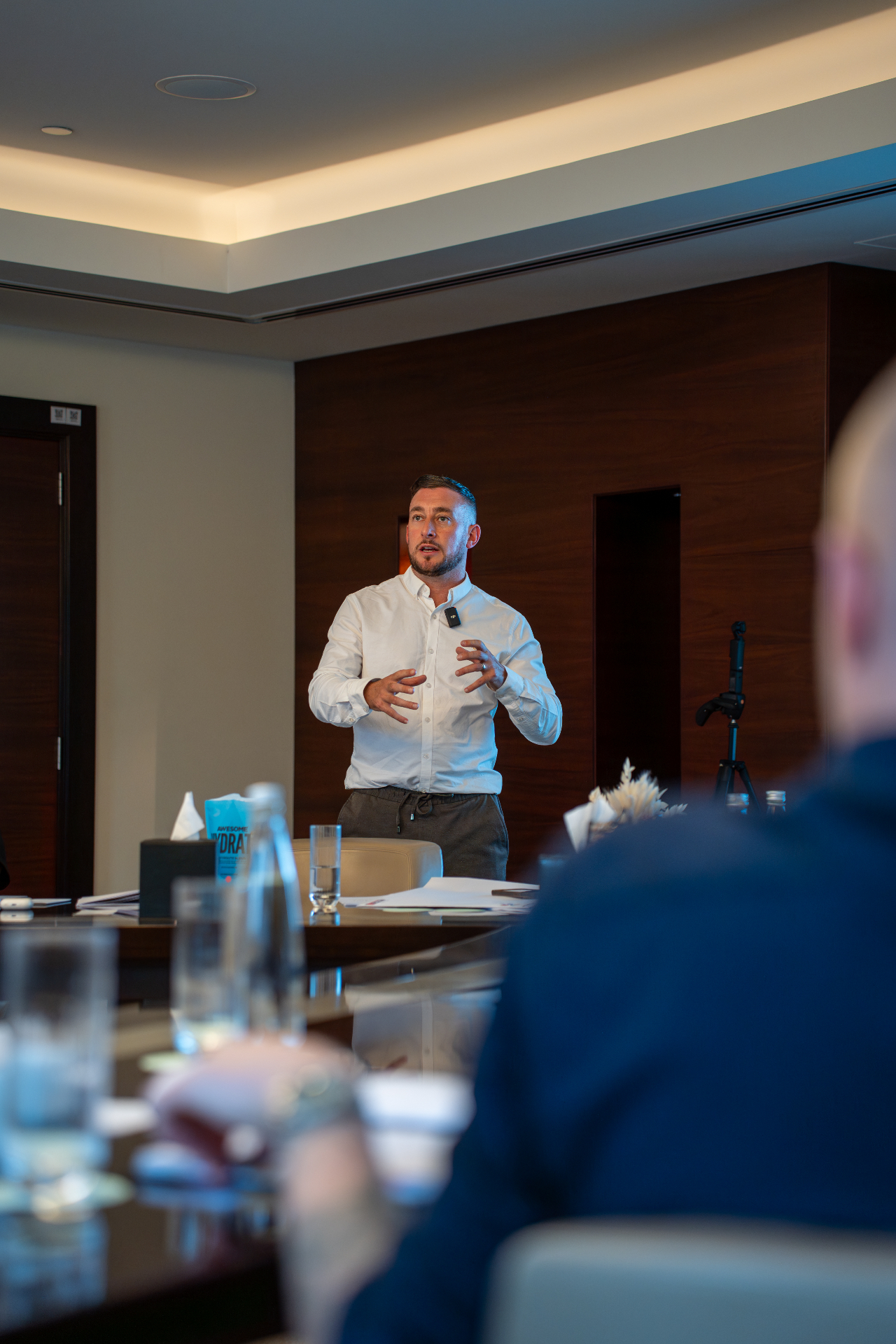 Benjamin Owen leading a mastermind session in Dubai